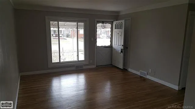 3 bed, 1000 sqft, $1,650 — Photo 3