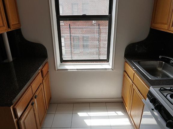 4th image of 500 W 235th St APT 1J