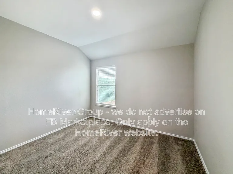 1072 Aviary — Photo 14