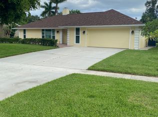 630 Nottingham Dr, Naples, FL 34109