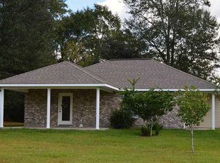 18 Meadow Ln, Picayune, MS 39466
