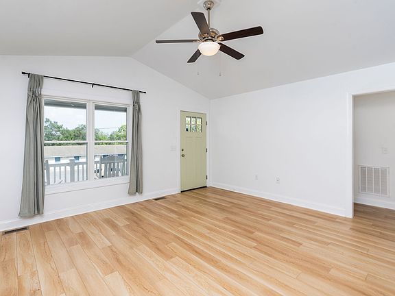 4th image of 562 N Bayard Ave