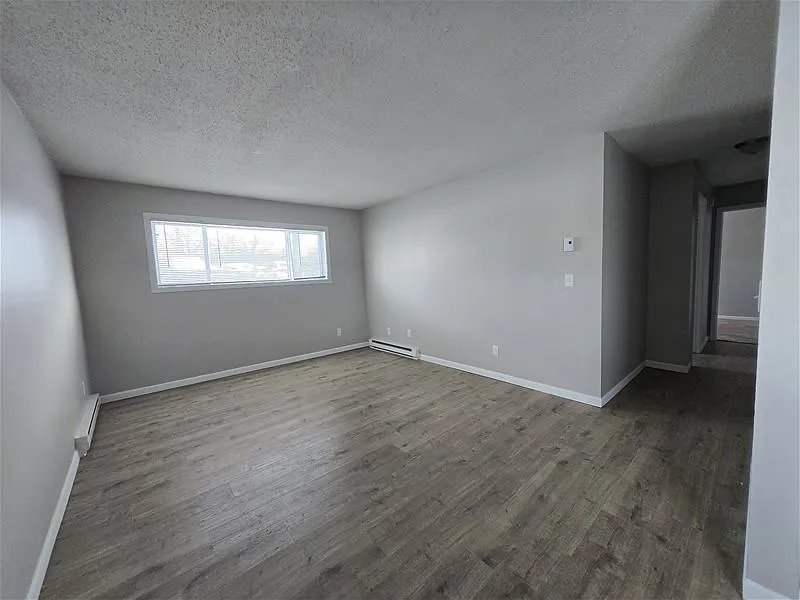 2 bed, 1.0 bath, 837 sqft, $950 — Photo 2