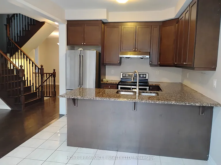 106 Benhurst Cres — Photo 7