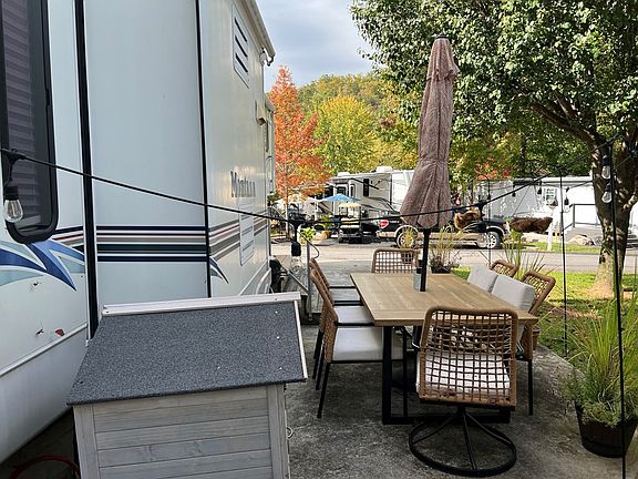4th image of 4229 E Pkwy #205