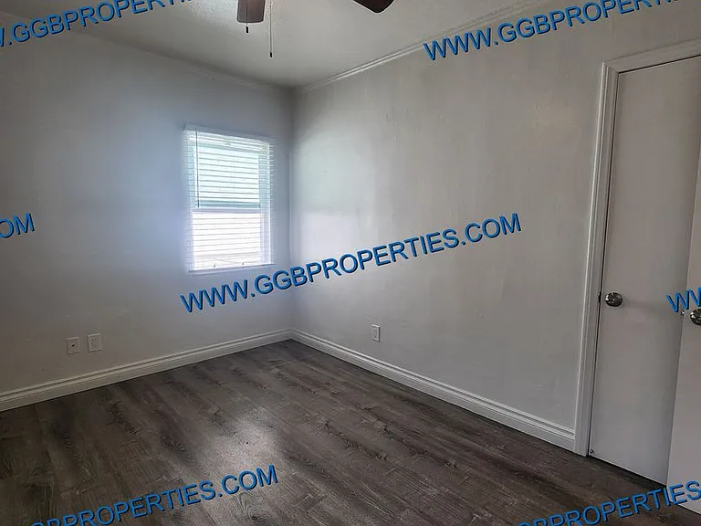 310 W 8th St — Photo 10