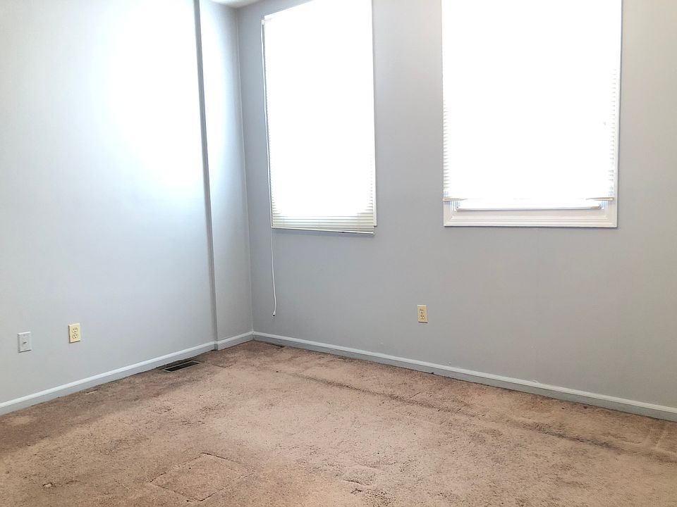 2nd image of 51 E 21st St #1E