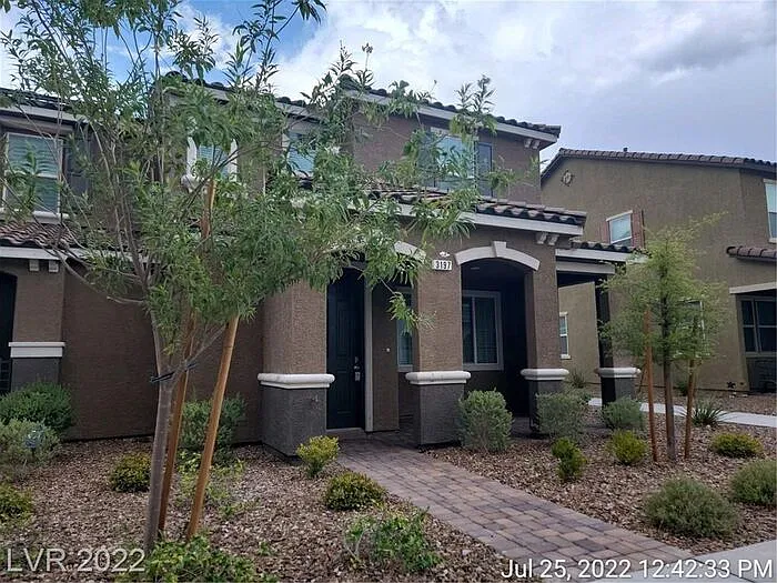3 bed, 2.5 bath, 1736 sqft, $2,150 — Photo 2