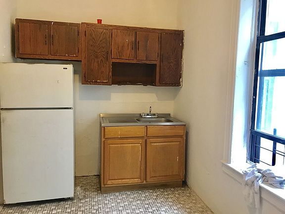 4th image of 3033 32nd St APT 3C