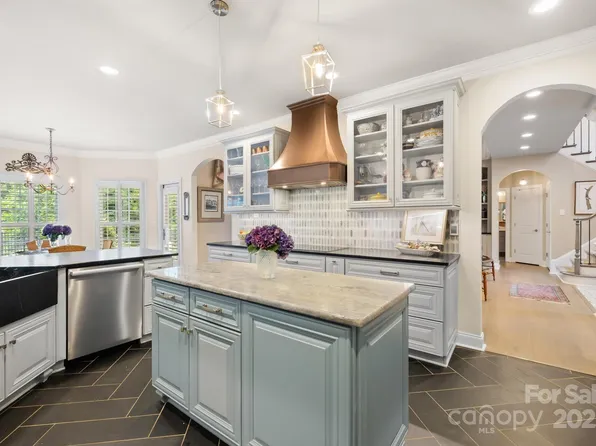 266 Riverwood Rd, Mooresville, NC 28117