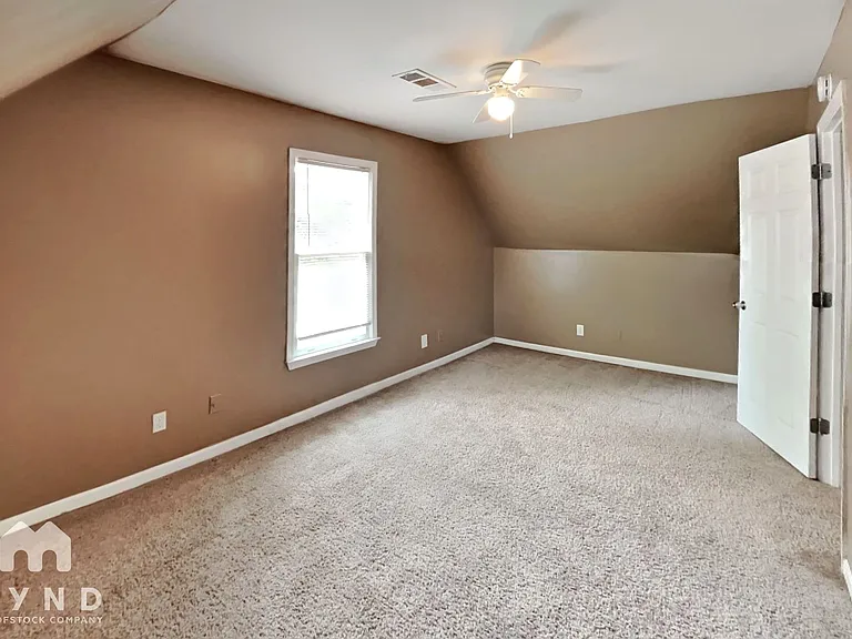 2574 Overlake Dr — Photo 16