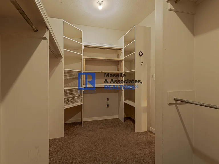 1046 Newland St — Photo 30