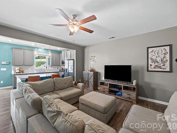 5th image of 8176 Sheffield Dr