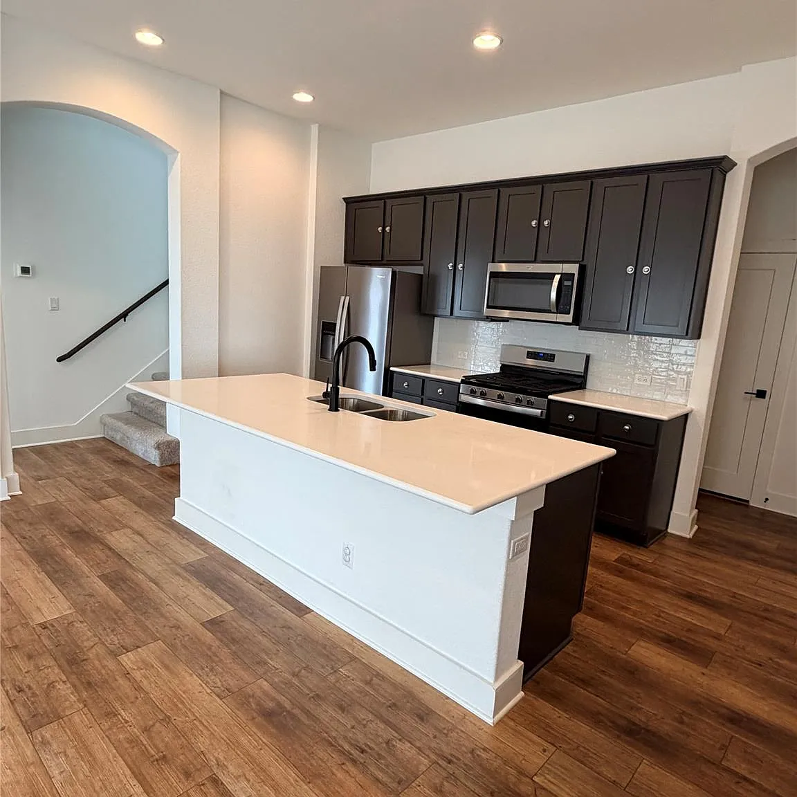 3 bed, 2.5 bath, 1895 sqft, $2,200 — Photo 4