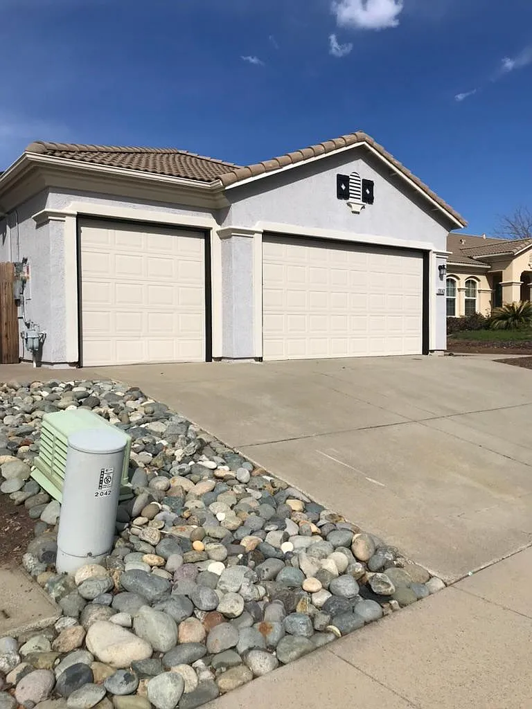 3 bed, 1700 sqft, $3,000 — Photo 2