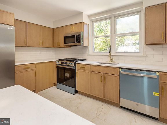3rd image of 116 Laureba Ave