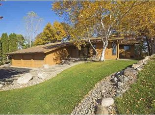 8721 Wood Cliff Cir S, Minneapolis, MN 55438