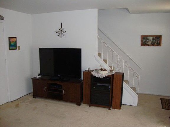 3rd image of 129 W Gaul St