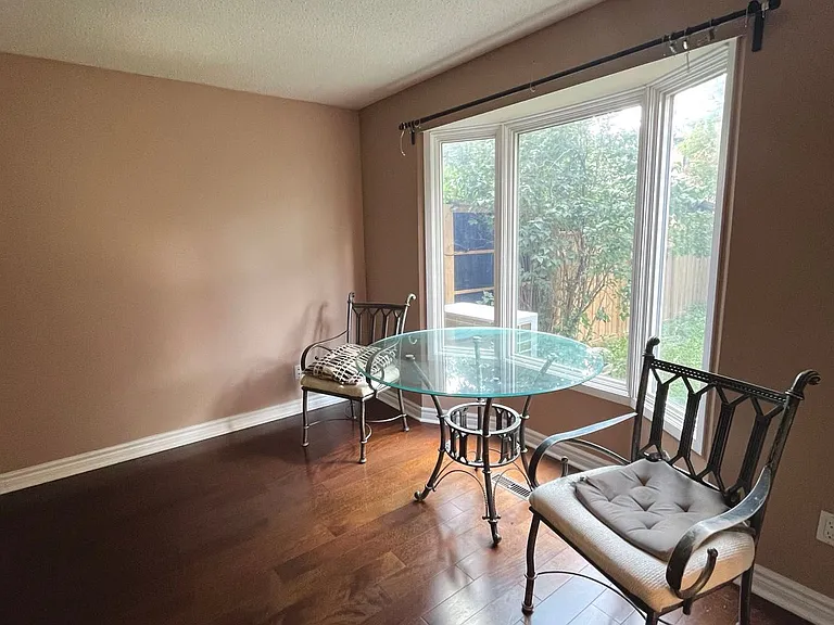 4109 Stonemason Cres — Photo 3