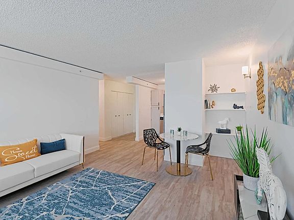 3rd image of 1711 Bellevue Ave #2B-2Ba-944Sqft