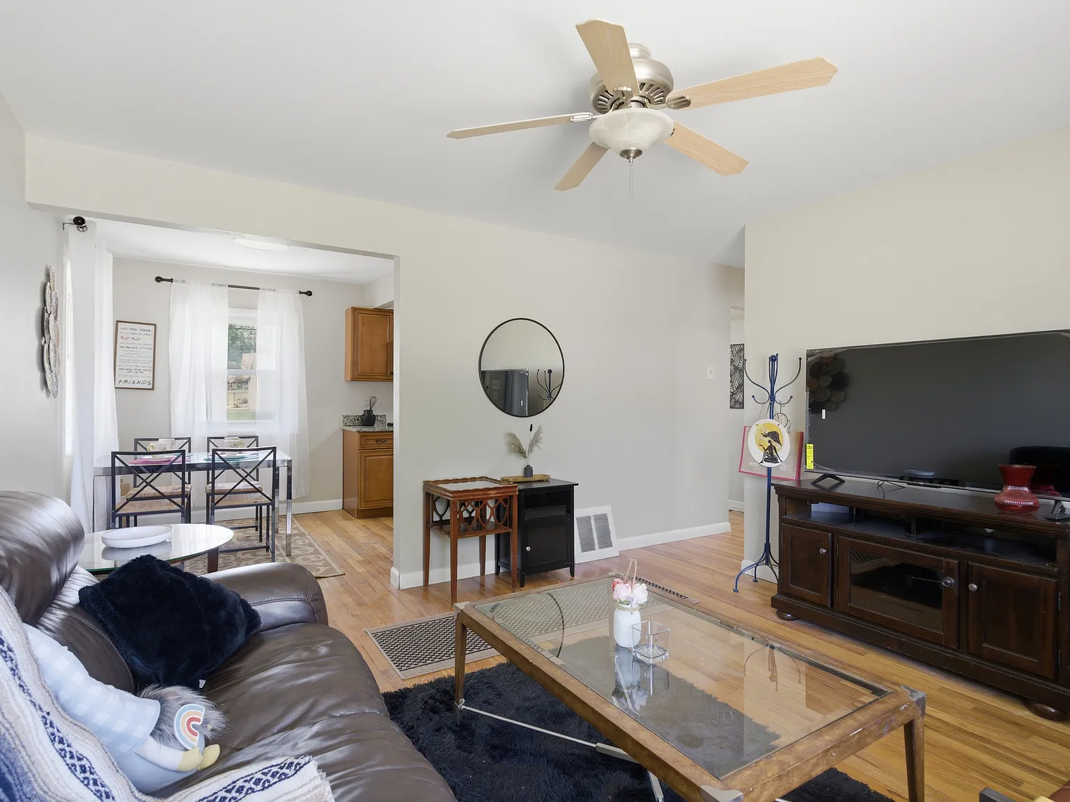 3 bed, 2.5 bath, 1176 sqft, $4,000 — Photo 4