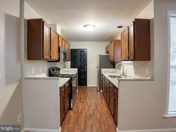 5th image of 2410 E Fayette St