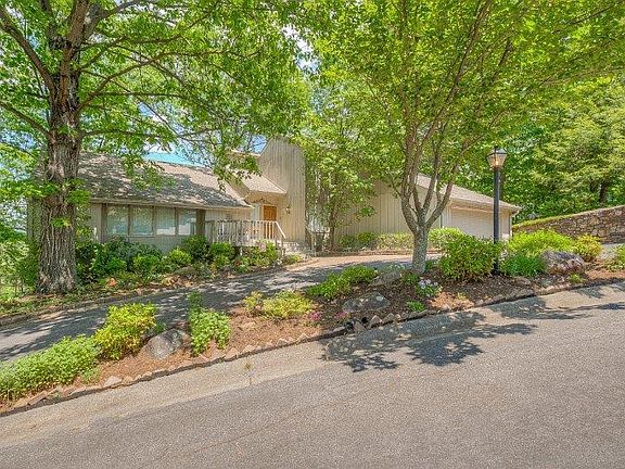 2nd image of 5960 Lakemont Dr