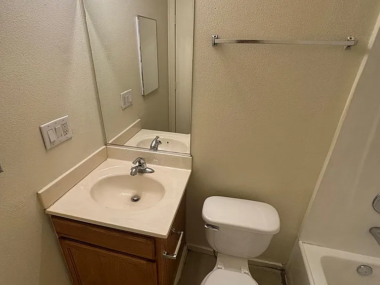 125 E Cactus St #C — Photo 14