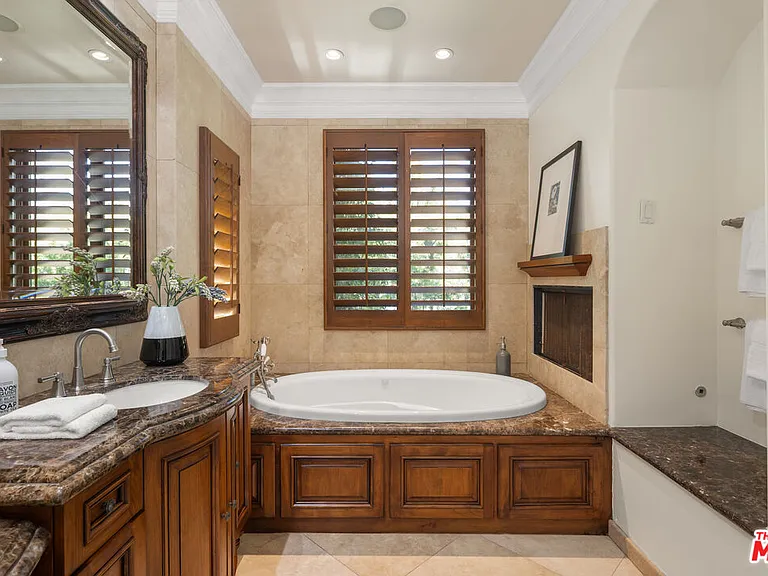 587 Entrada Dr — Photo 20