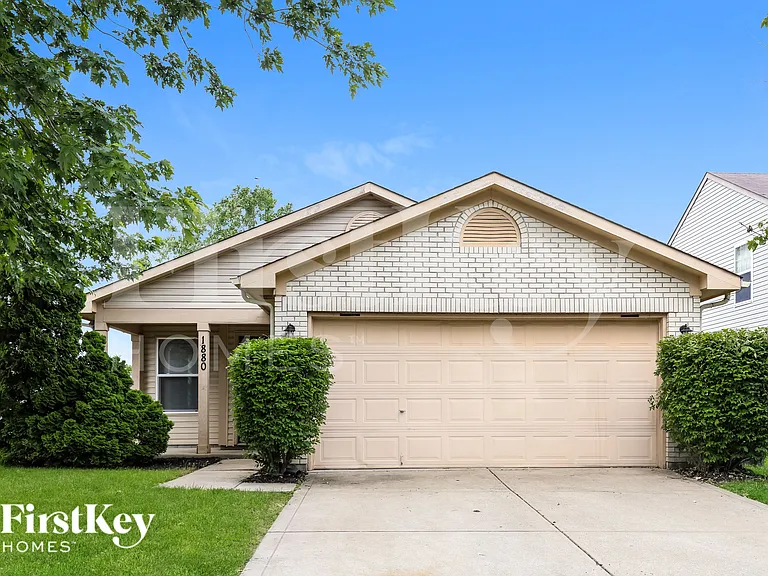 1880 Long Lake Dr — Photo 1