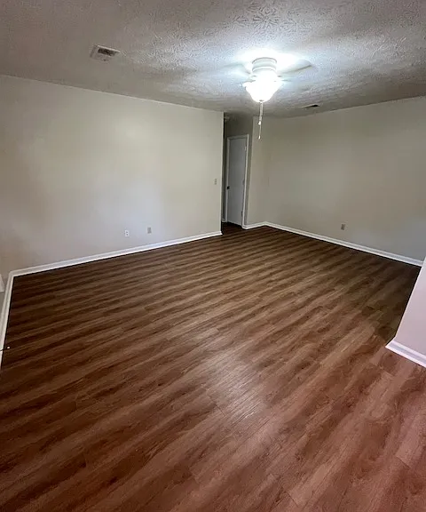202 Melody Ln — Photo 2