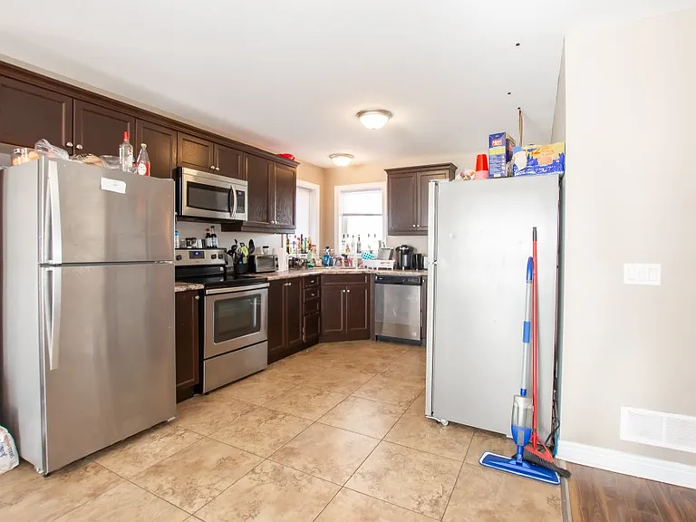 10 Trent Ave — Photo 3