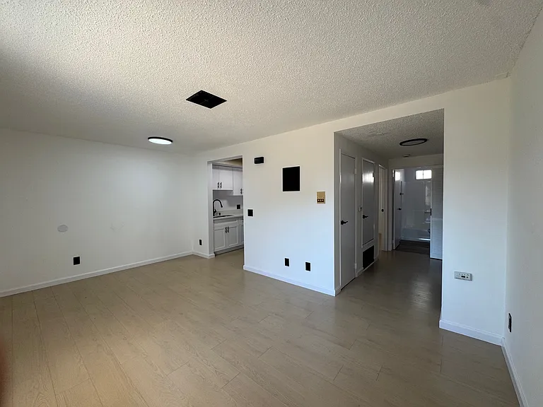 617 N Harvard Blvd #202 — Photo 16