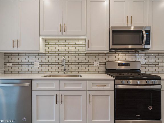 4th image of 2743 N Hamlin Ave