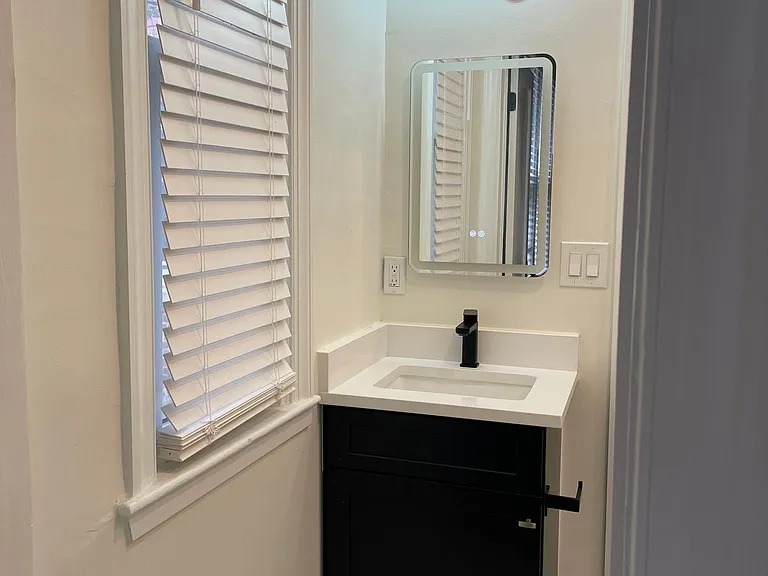 Guilford Apartments — Photo 19