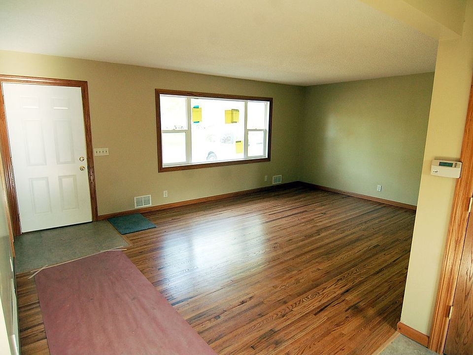 2nd image of 10170 Cottonwood St NW