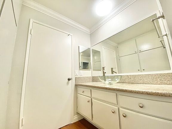 5th image of 5711 Camellia Ave APT 110