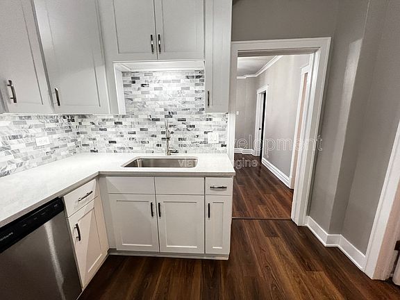 4th image of 1439 N Artesian Ave #1