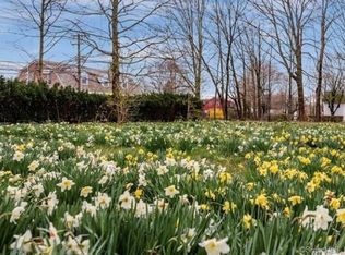 74 Lyme St, Old Lyme, CT 06371