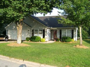 445 Riverside Chase Cir, Greer, SC 29650