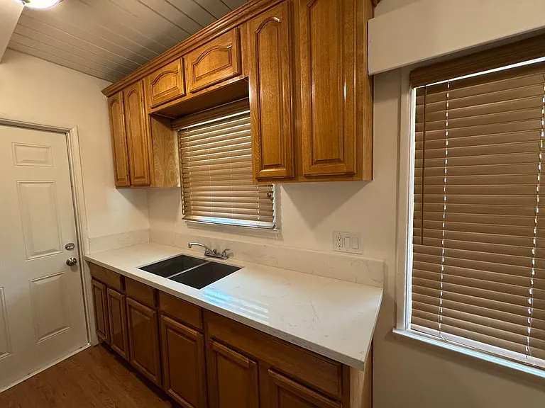 111 Alabama St — Photo 15