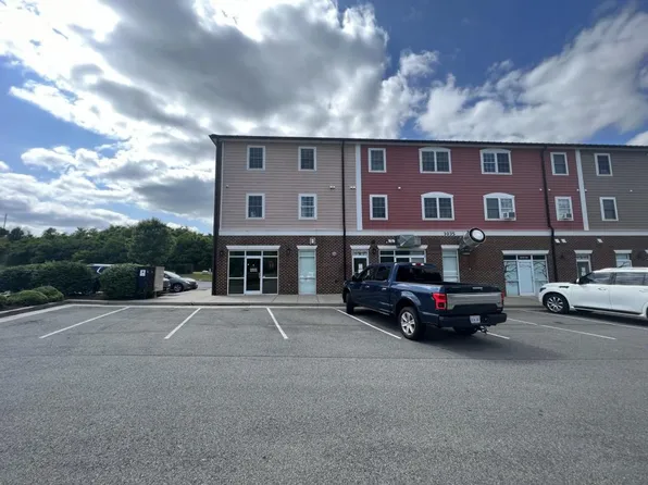 1035 Mercantile St APT 205, Moneta, VA 24121