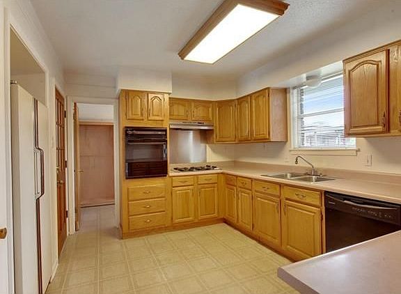 4th image of 908 Belmont Pl