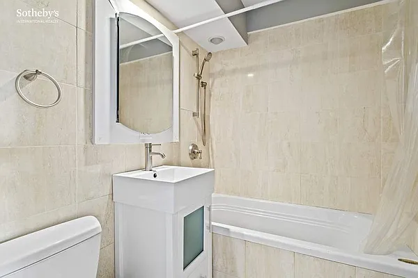 Rented by Sotheby's International Realty | media 38