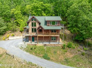 184 Brinegar Way, Walland, TN 37886