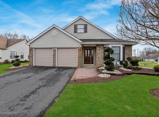 23 Hampton Dr, Marlboro, NJ 07746