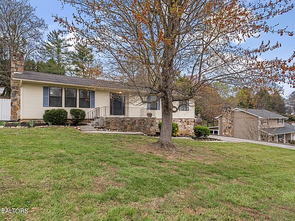 2nd image of 605 Greenwood Dr
