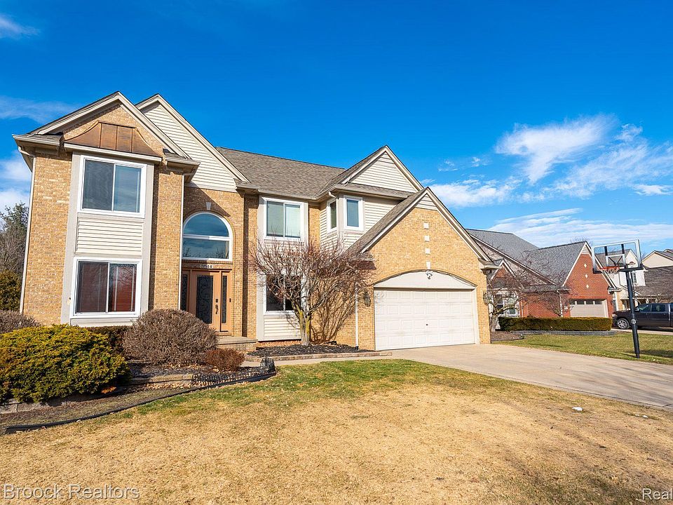1st image of 3044 Pheasant Run East Dr
