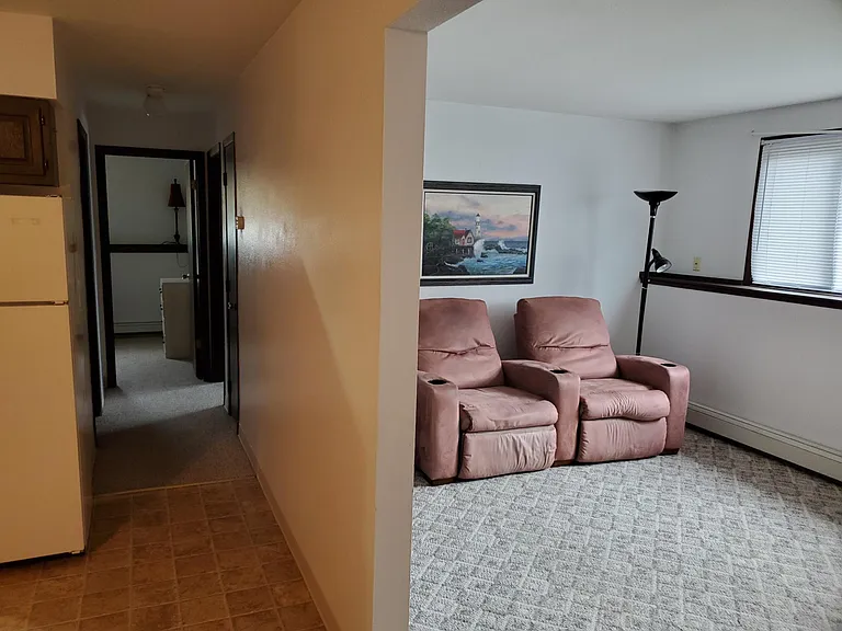 416 Thompson Ave — Photo 5