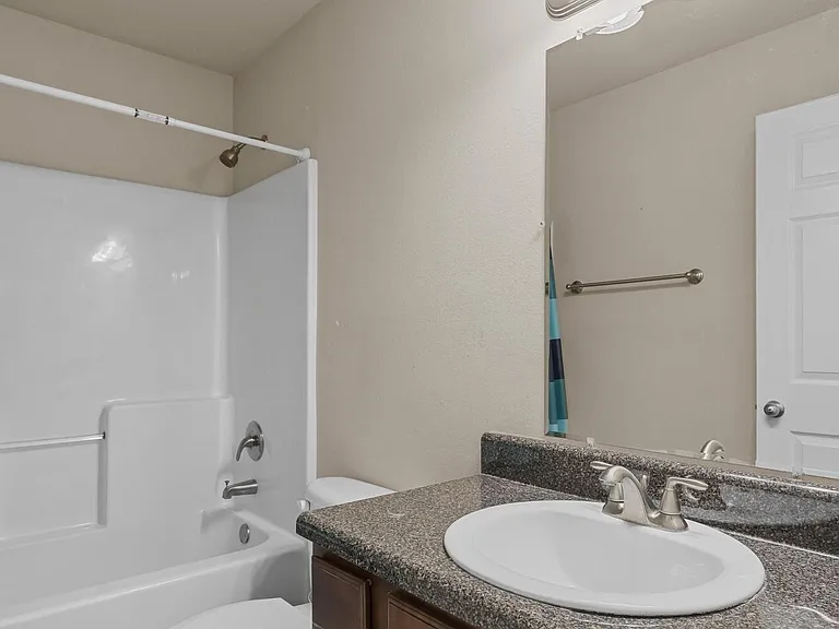 2044 Mississippi Ave — Photo 26